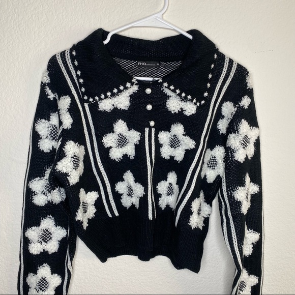 Cute sweater! - Picture 2 of 12